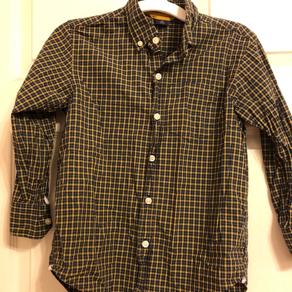 LIKE NEW GAP Boys button down shirt sz S (6/7)